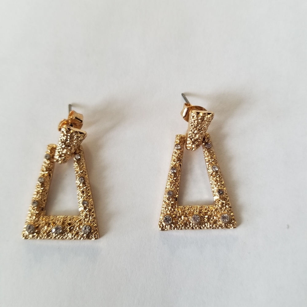 Gold Tone Triangle Stud Earrings Brand New - Picture 1 of 1